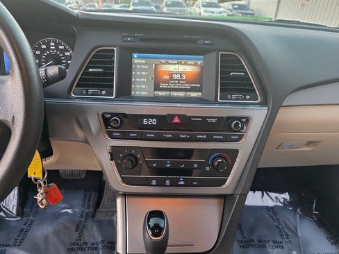 Used 2017 Hyundai Sonata SE FWD image 25