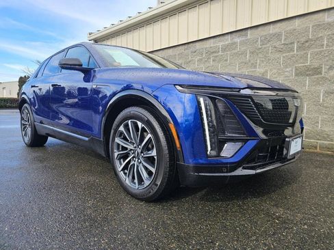 Certified 2025 Cadillac Lyriq Sport image 13