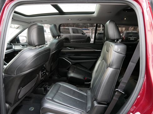 Used 2022 Jeep Grand Cherokee L Limited image 8