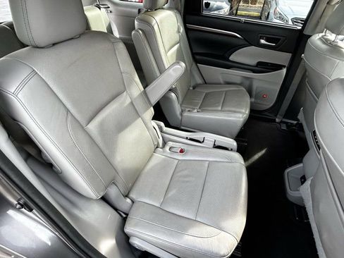 Used 2015 Toyota Highlander Limited image 13