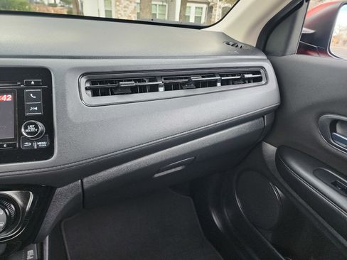 Used 2018 Honda HR-V LX image 28