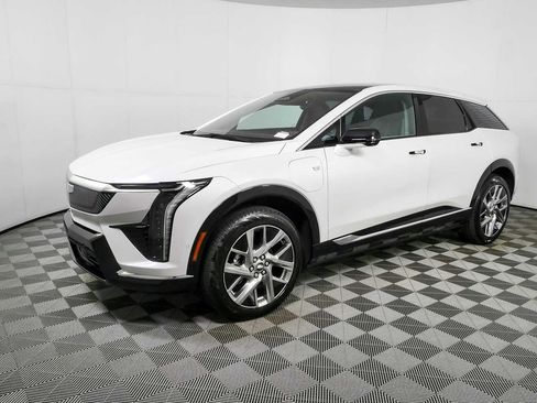Certified 2025 Cadillac Optiq Luxury 1 AWD/4WD image 24