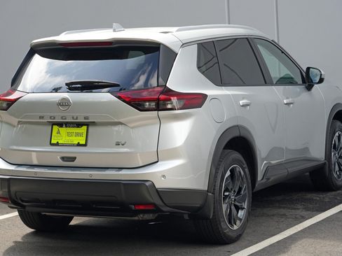 Used 2024 Nissan Rogue SV w/ SV Premium Package FWD image 48