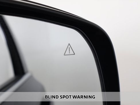 Used 2023 Kia Sorento LX image 4