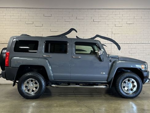 Used 2009 HUMMER H3 Luxury AWD/4WD image 3