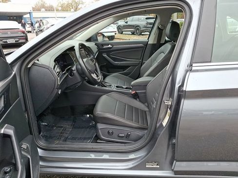 Used 2024 Volkswagen Jetta SE image 16