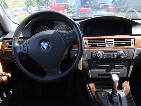 Used 2011 BMW 328i xDrive Sedan AWD/4WD image 7