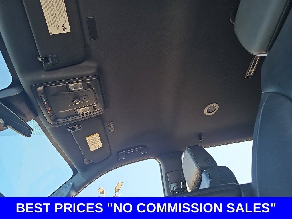 Used 2025 Chevrolet Tahoe LT RWD image 32