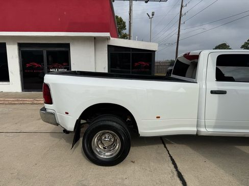 Used 2018 RAM 3500 Tradesman w/ Chrome Appearance Group image 9