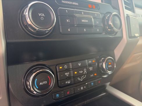 Used 2020 Ford F250 Lariat w/ Lariat Ultimate Package AWD/4WD image 15