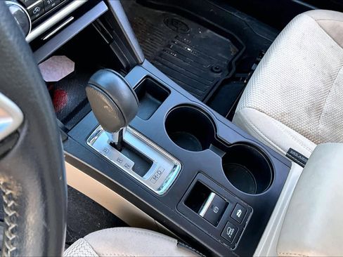 Used 2018 Subaru Outback 2.5i Premium image 10