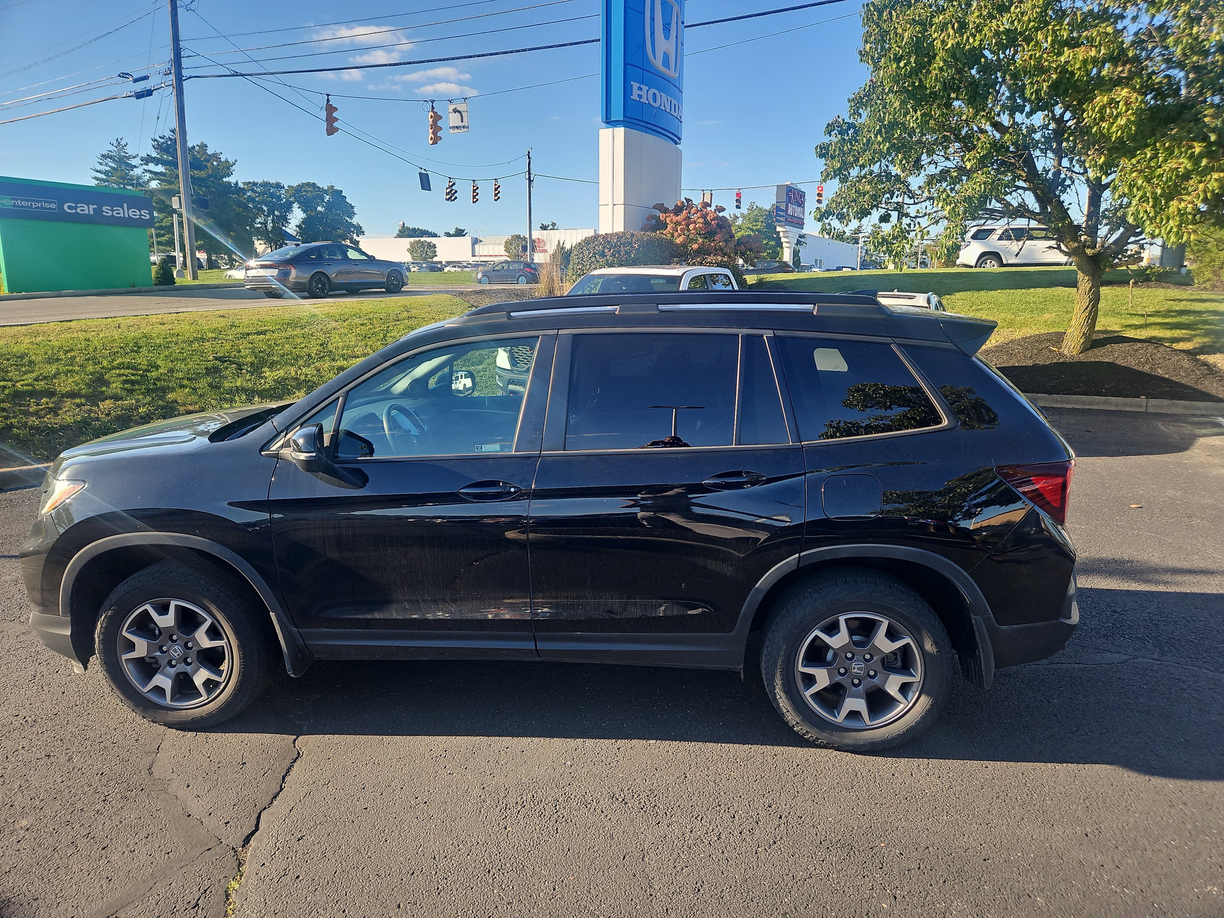 Used 2023 Honda Passport TrailSport image 2