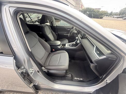 Used 2020 Toyota RAV4 XLE AWD/4WD image 54