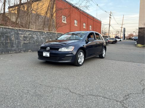 Used 2017 Volkswagen Golf Wolfsburg Edition image 1