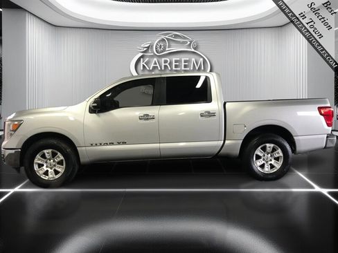 Used 2018 Nissan Titan SV image 8