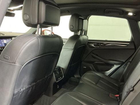 Used 2022 Porsche Macan Base image 25