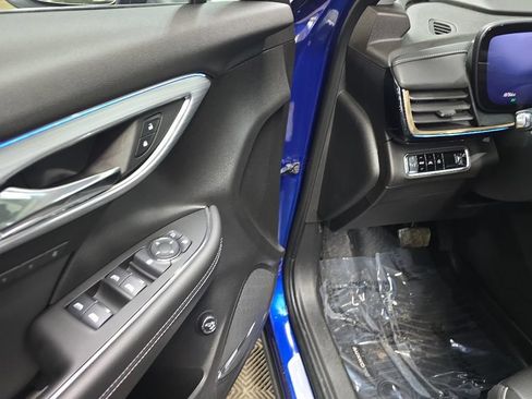 Used 2024 Buick Envision Avenir AWD/4WD image 28