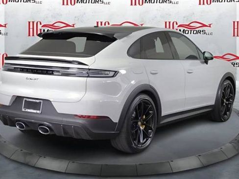 Used 2024 Porsche Cayenne Turbo GT image 4