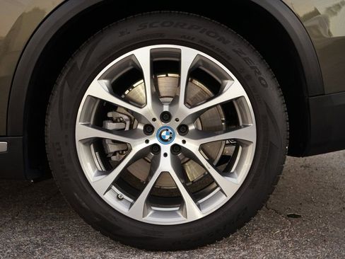 Used 2025 BMW X5 xDrive50e w/ Premium Package image 35