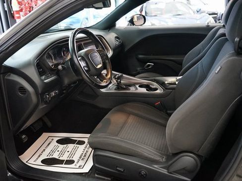 Used 2019 Dodge Challenger SXT image 23