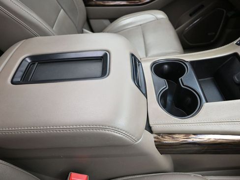 Used 2020 GMC Yukon XL SLT w/ Premium Edition image 29