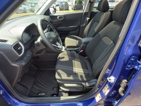 Used 2023 Hyundai Venue SEL w/ Cargo Package image 16