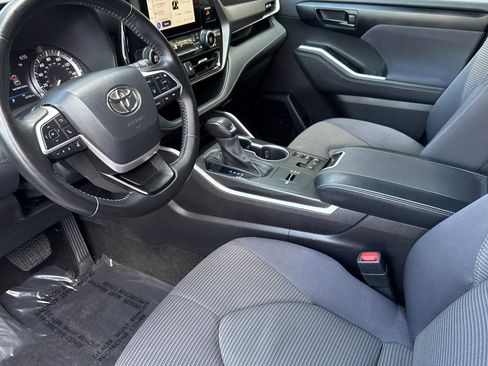 Certified 2023 Toyota Highlander LE image 12