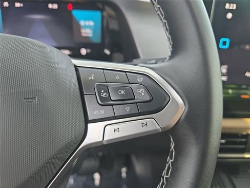 Used 2025 Volkswagen Atlas Cross Sport SE image 21