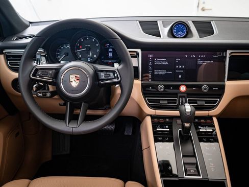 Used 2026 Porsche Macan image 6