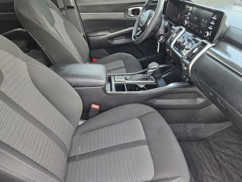 Used 2023 Kia Sorento LX FWD image 14