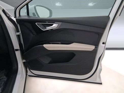 Certified 2023 Audi Q4 e-tron Prestige image 32