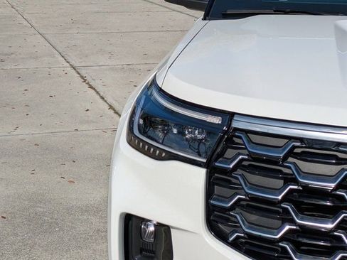 Certified 2025 Ford Explorer Platinum w/ LUX Leather Package image 13