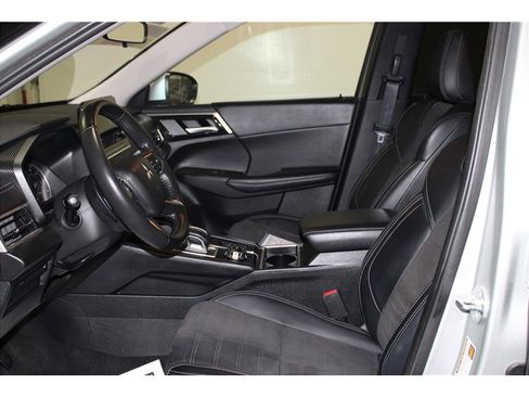 Used 2024 Mitsubishi Outlander Ralliart image 11