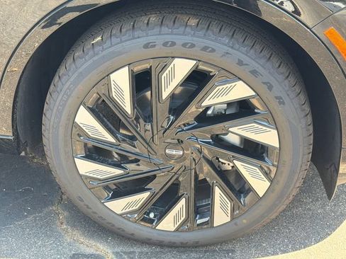New 2026 Lincoln Nautilus Reserve AWD/4WD image 13