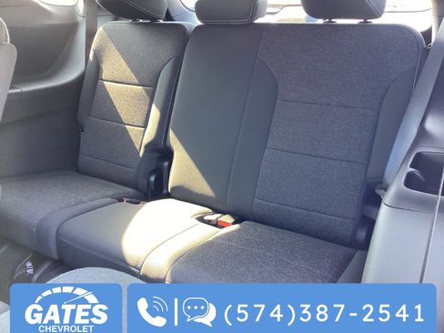 Used 2025 Chevrolet Traverse LT image 19