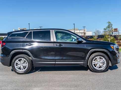 Used 2024 GMC Terrain SLE image 8