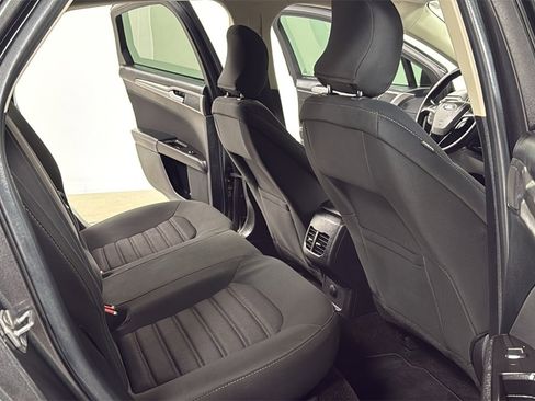 Used 2017 Ford Fusion SE image 17