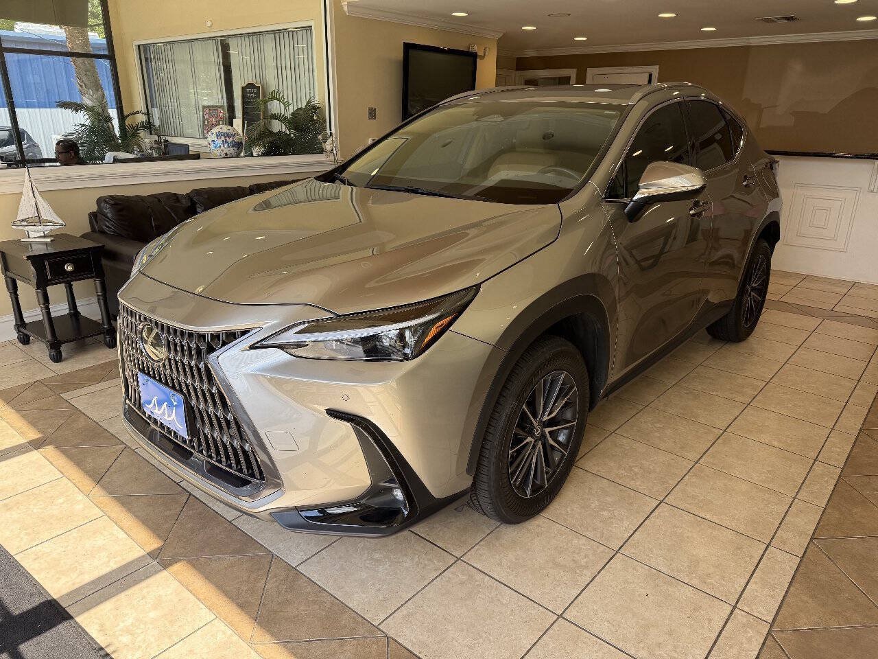 Used 2024 Lexus NX 250 FWD image 1