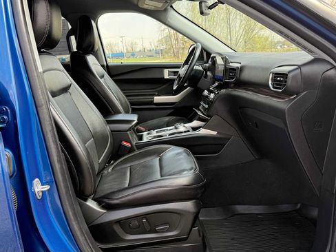 Used 2022 Ford Explorer Limited w/ Equipment Group 301A AWD/4WD image 13