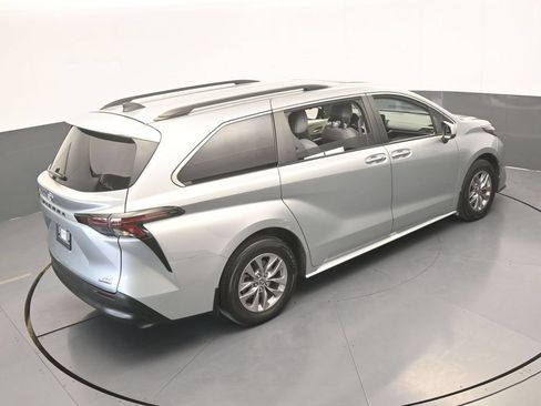 Used 2024 Toyota Sienna XLE FWD image 53