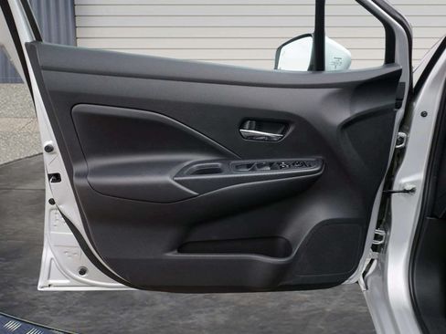 Used 2023 Nissan Versa SV FWD image 13