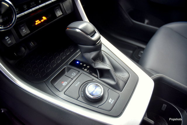 Used 2025 Toyota RAV4 XSE AWD/4WD image 8