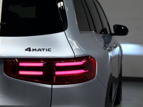 Used 2025 Mercedes-Benz GLB 250 4MATIC image 13