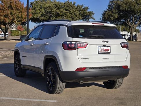 New 2026 Jeep Compass Latitude image 6