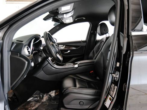 Used 2020 Mercedes-Benz GLC 300 4MATIC image 3