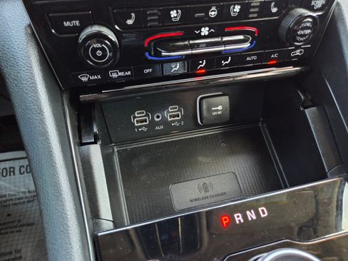 Used 2024 Jeep Grand Cherokee L Limited w/ Luxury Tech Group II RWD image 38