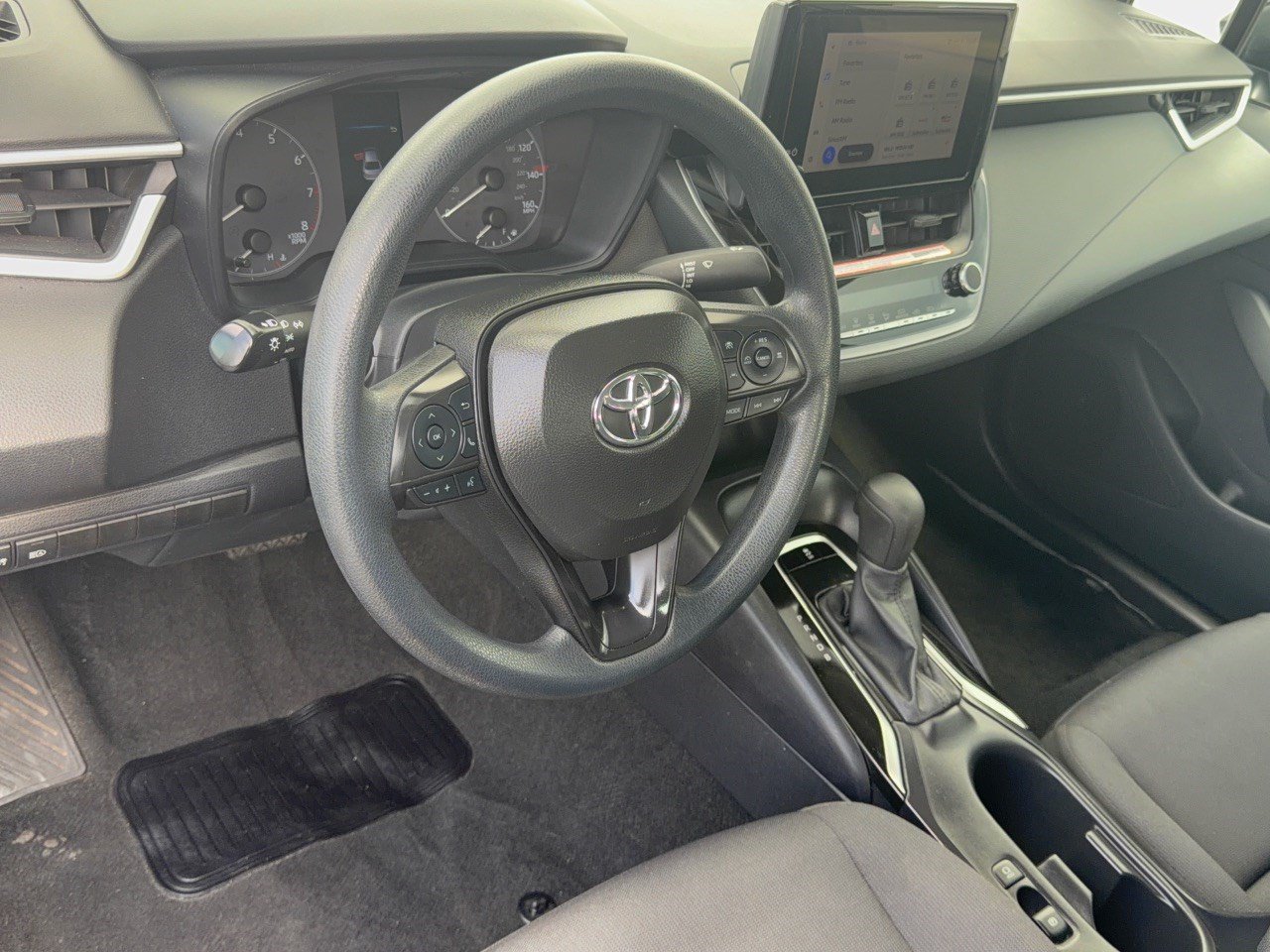 Used 2025 Toyota Corolla LE FWD image 4