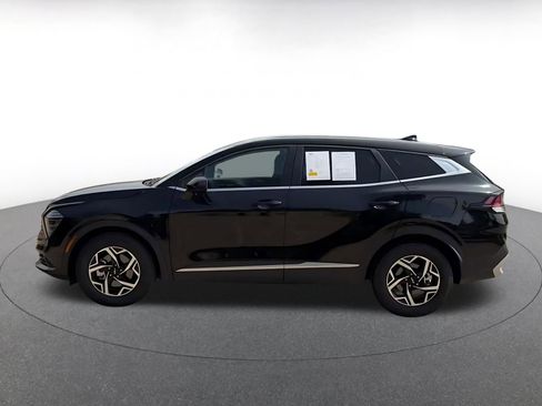 Used 2025 Kia Sportage LX FWD image 9