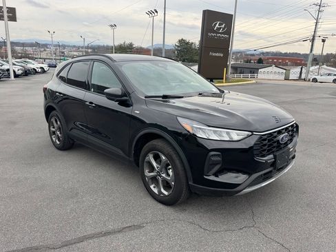 Used 2025 Ford Escape ST-Line AWD/4WD image 2
