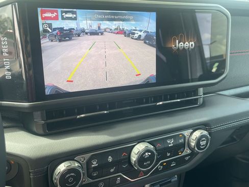 New 2025 Jeep Gladiator Rubicon w/ Safety Group image 24